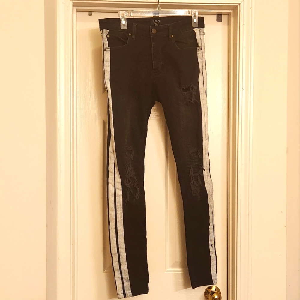 Boohoo Man jeans black, ripped w/white side stripes size 32 regular